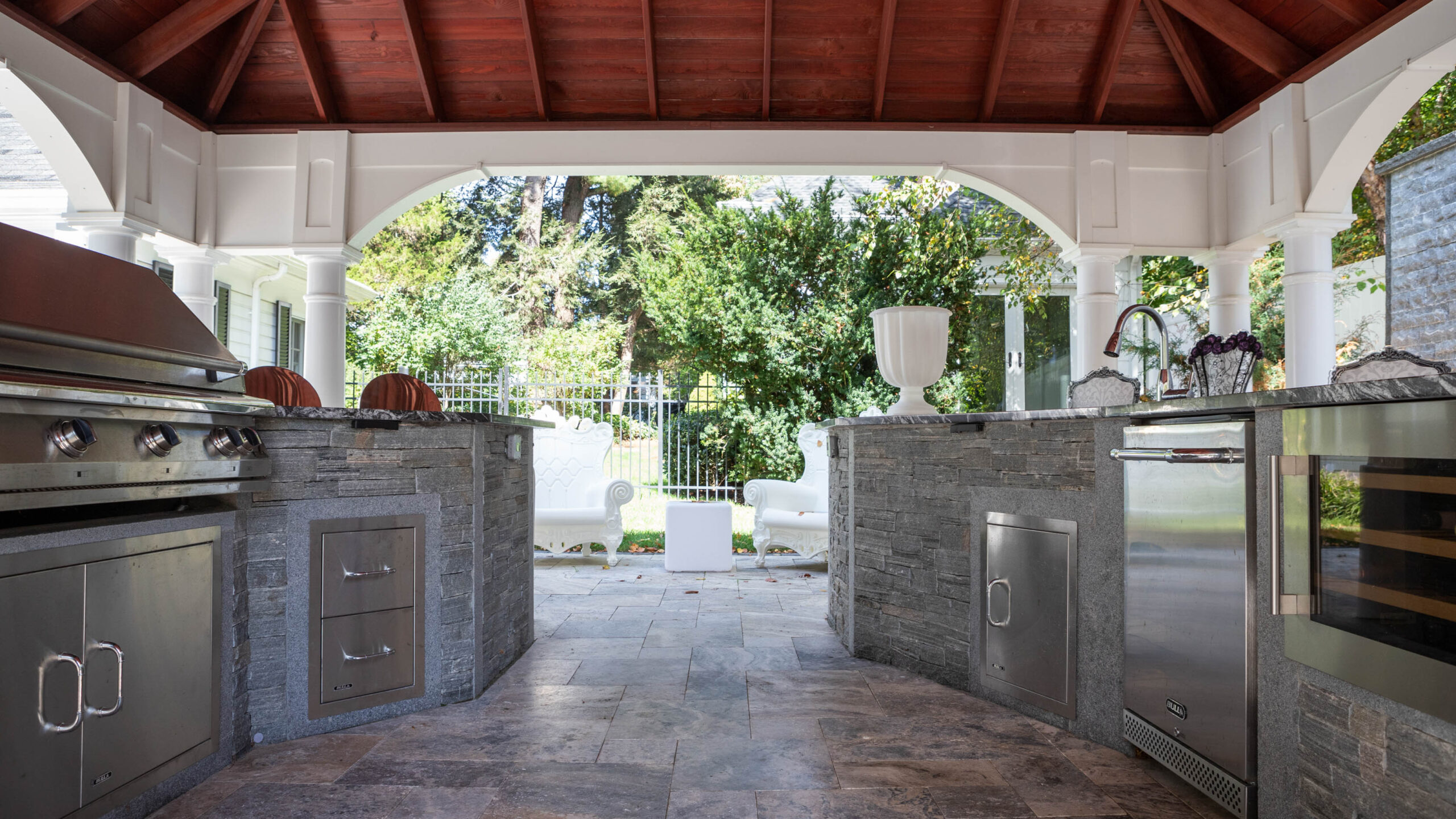 Full outdoor kitchen.