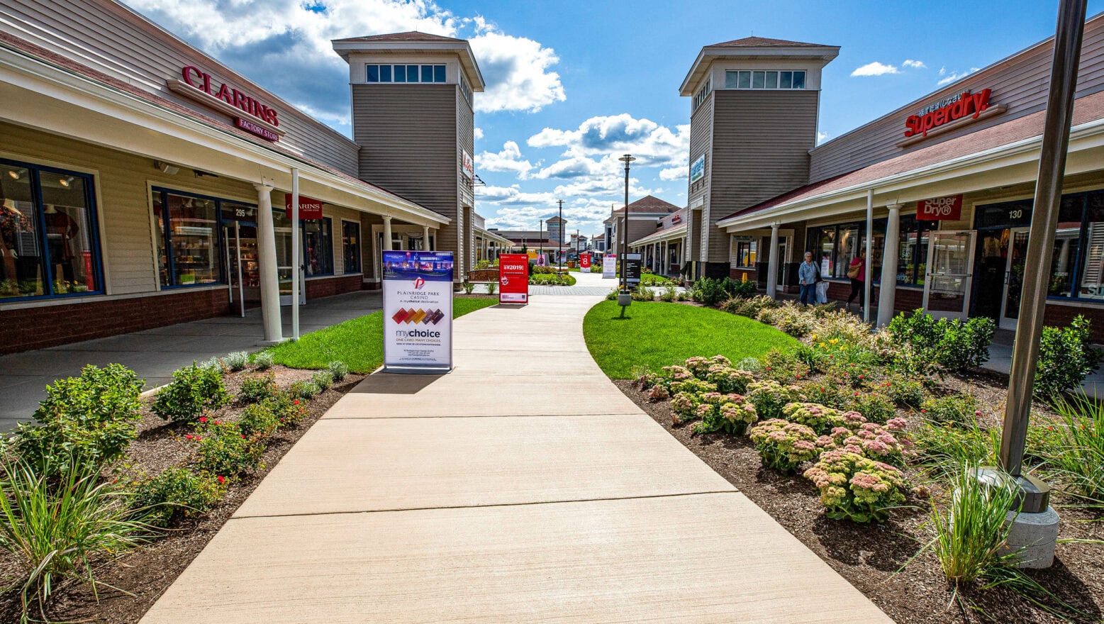 Concrete walkways & landscaped flower beds at Wrentham Outlets in MA. Dex by Terra commercial hardscape & landscape project.